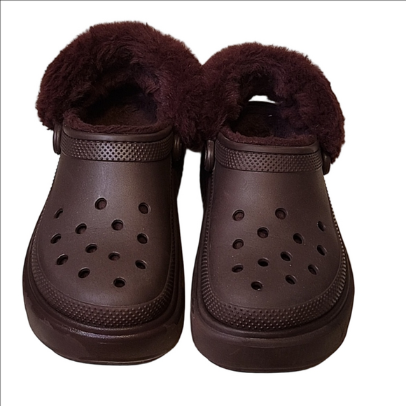 Crocs Stomp Cozy Fur Lined Clogs Maroon  M6W8 - Picture 2 of 6